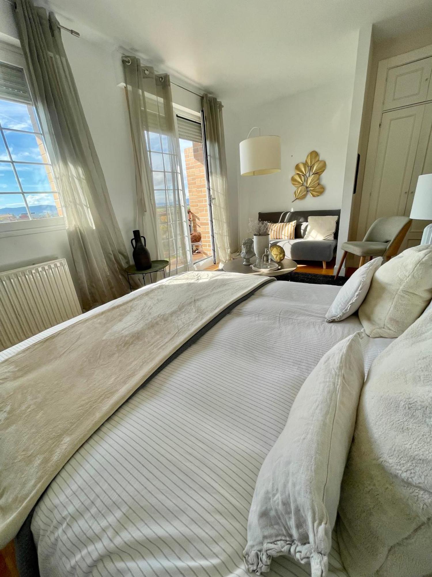Estilosa Casa Golf Suites Gorraiz Екстериор снимка
